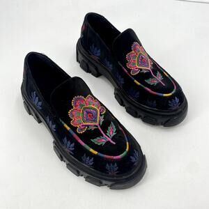FARM RIO 8 Black Embroidered Lug Sole Slip On Loafer